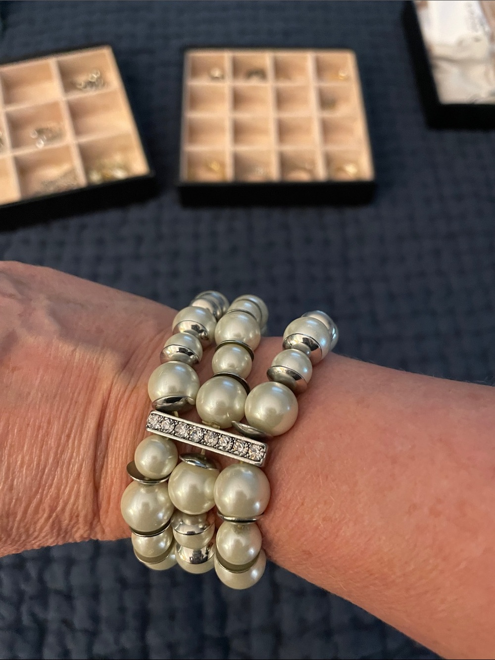 Source Unknown Cream Pearl and Silver Multi-Strand Bracelet with Rhinestone Bar